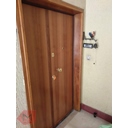 Porta blindata a due ante colore noce chiara